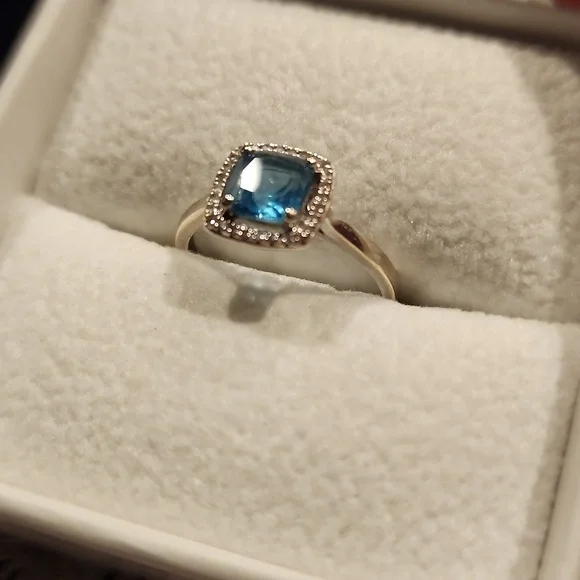 14k White Gold Ladies Blue & Diamond Ring ring - Picture 3 of 17